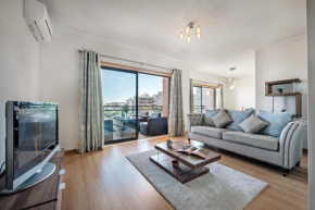 Sunset Home Olhão- Modern 3 bed Luxury Apartment with rooftop pool, Olhão